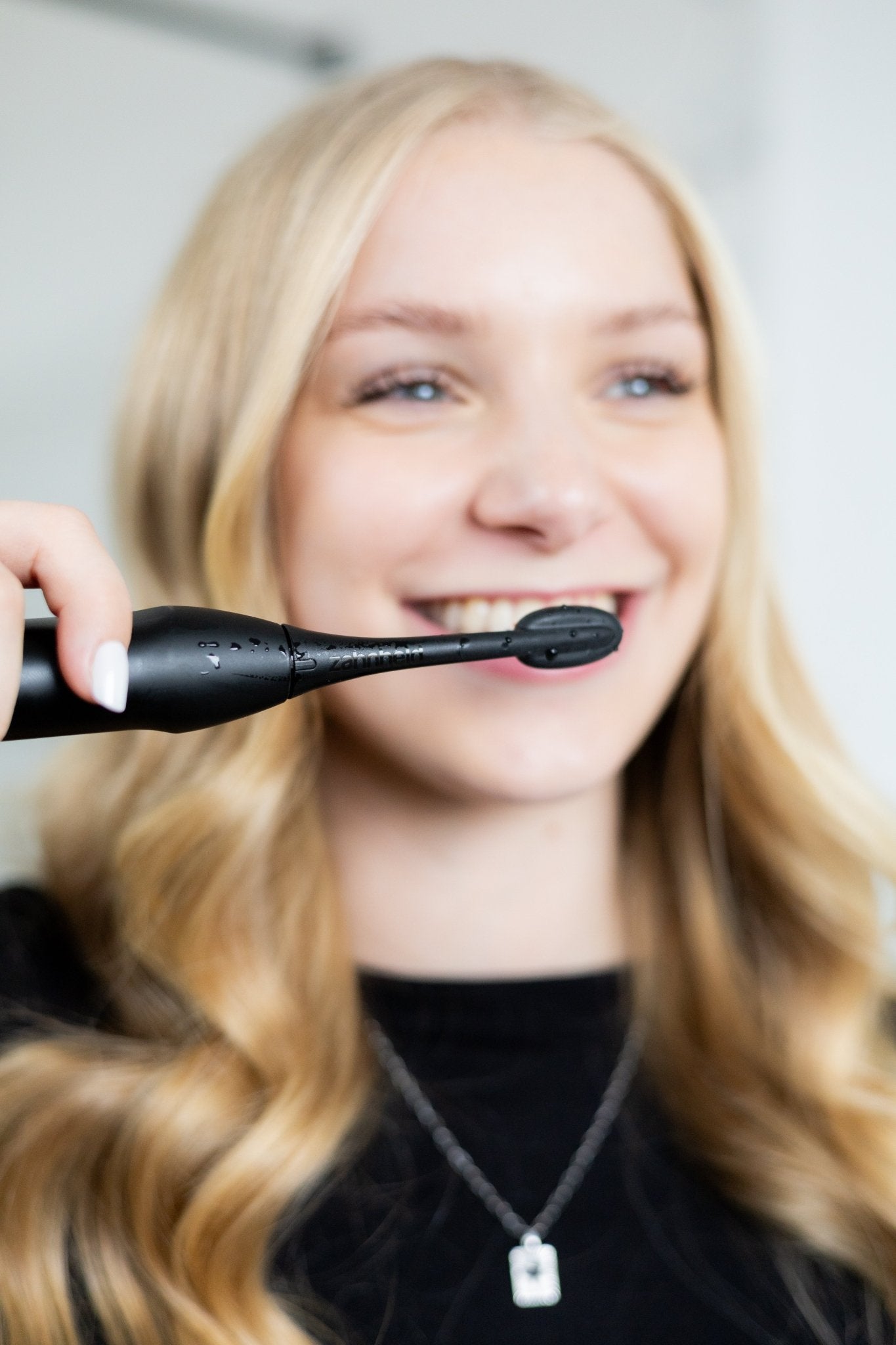 Deine elektrische Schallzahnbürste kitzelt?