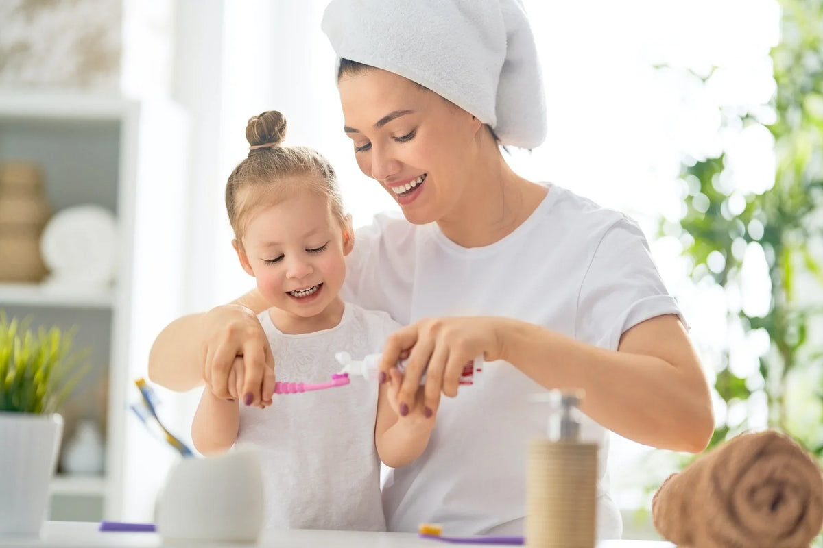 Zähne putzen beim Baby: Ab wann, wie und mit welcher Zahnpasta?